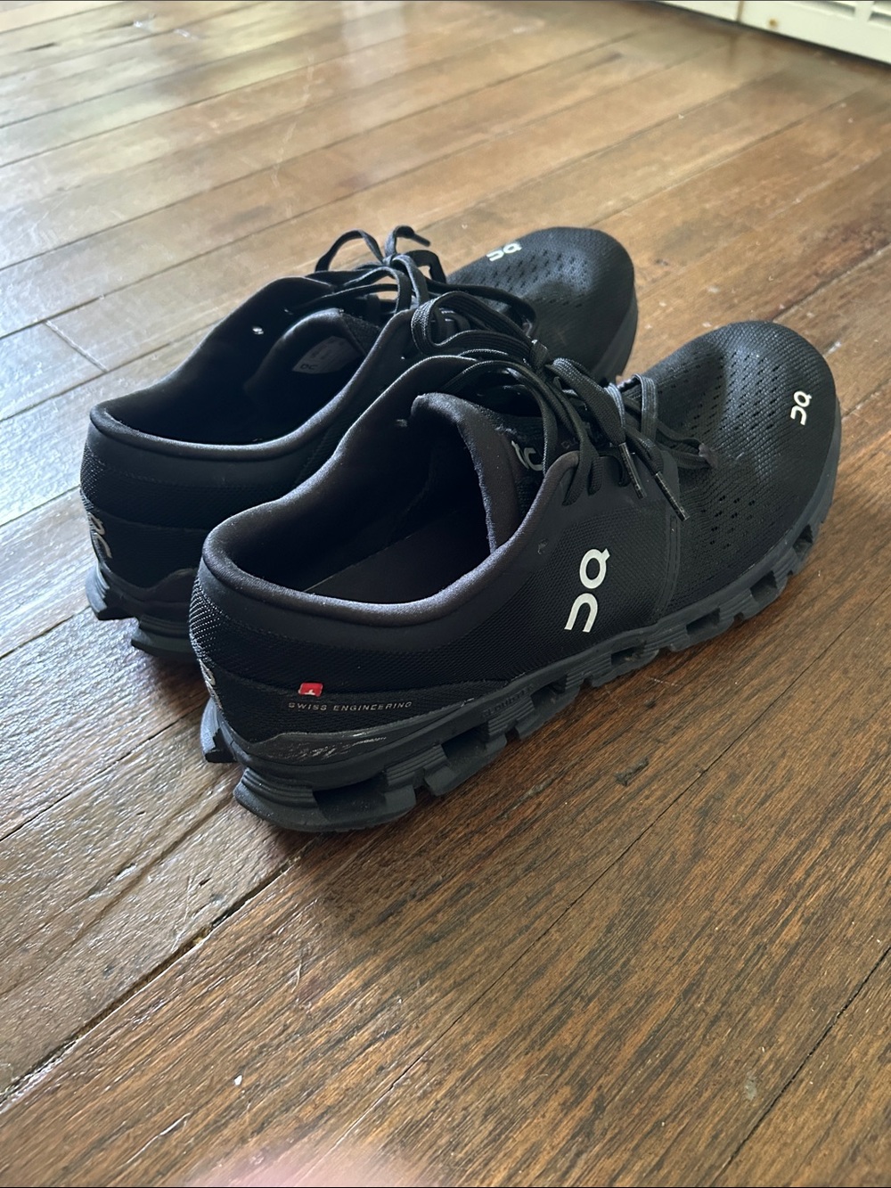 On Running Men’s Black Athletic Cloud-Style Running Shoes - Picture 2 of 10